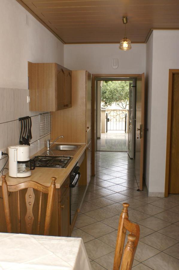 Apartments By The Sea Mandre, Pag - 4098 Ngoại thất bức ảnh