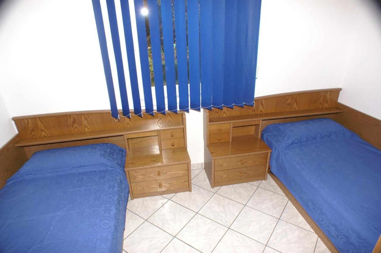 Apartments By The Sea Mandre, Pag - 4098 Ngoại thất bức ảnh